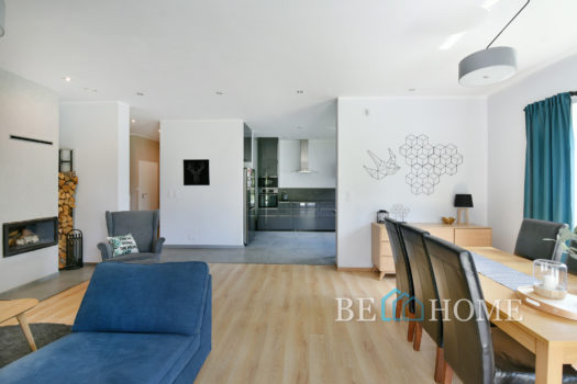 Parterowy dom na Brzezinach przy lesie