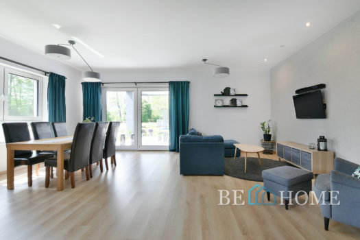 Parterowy dom na Brzezinach przy lesie