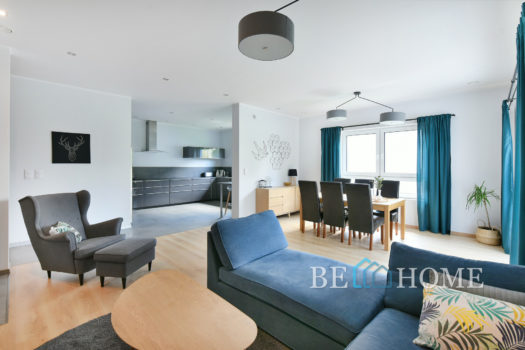 Parterowy dom na Brzezinach przy lesie