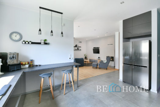 Parterowy dom na Brzezinach przy lesie