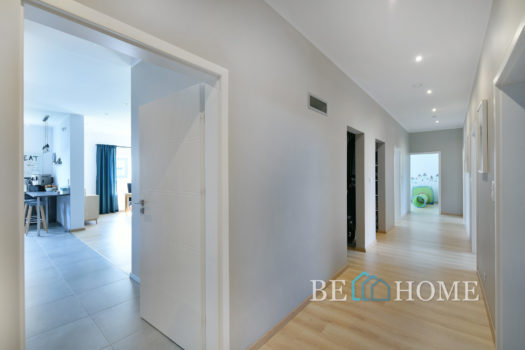 Parterowy dom na Brzezinach przy lesie