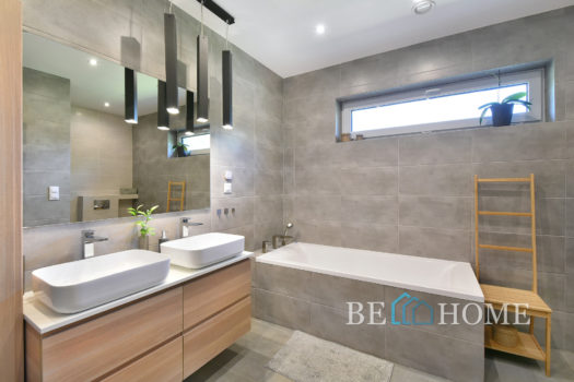 Parterowy dom na Brzezinach przy lesie