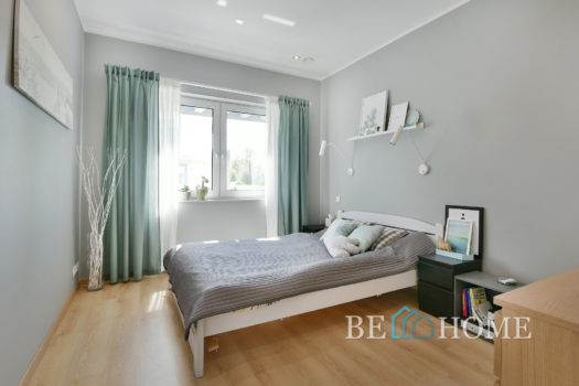 Parterowy dom na Brzezinach przy lesie