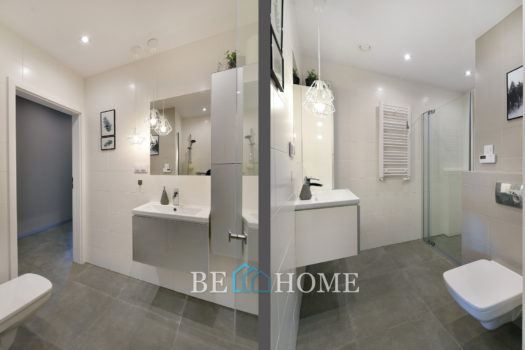 Parterowy dom na Brzezinach przy lesie