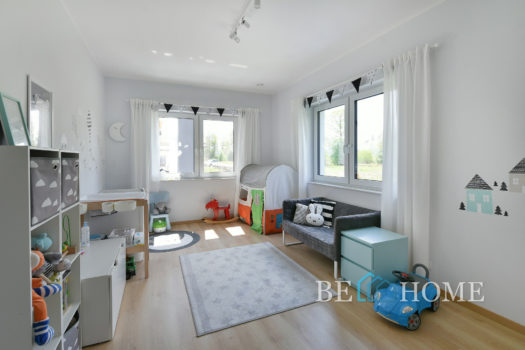 Parterowy dom na Brzezinach przy lesie