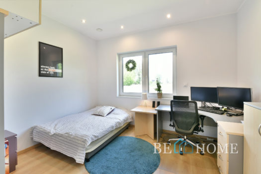 Parterowy dom na Brzezinach przy lesie