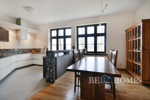 Luksusowa rezydencja przy lesie