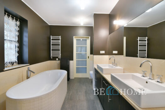 Luksusowa rezydencja przy lesie